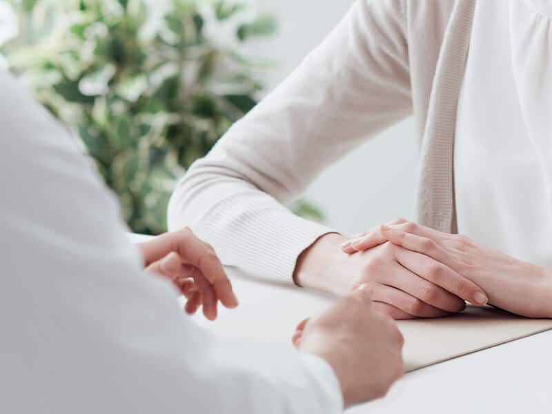 Een een-op-een waarbij spiritueel advies en begeleiding wordt gegeven over levensvragen, relaties, werk, en reïncarnatie